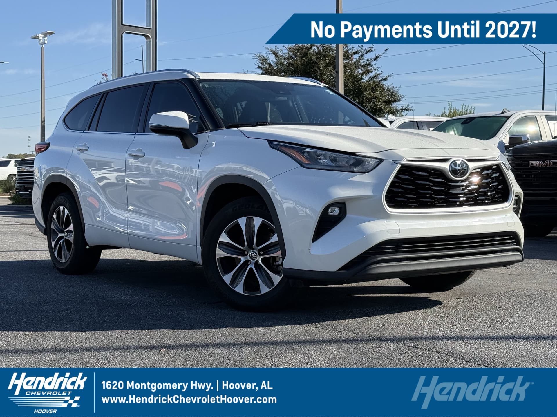 2020 Toyota Highlander XLE — photo 1 of 17