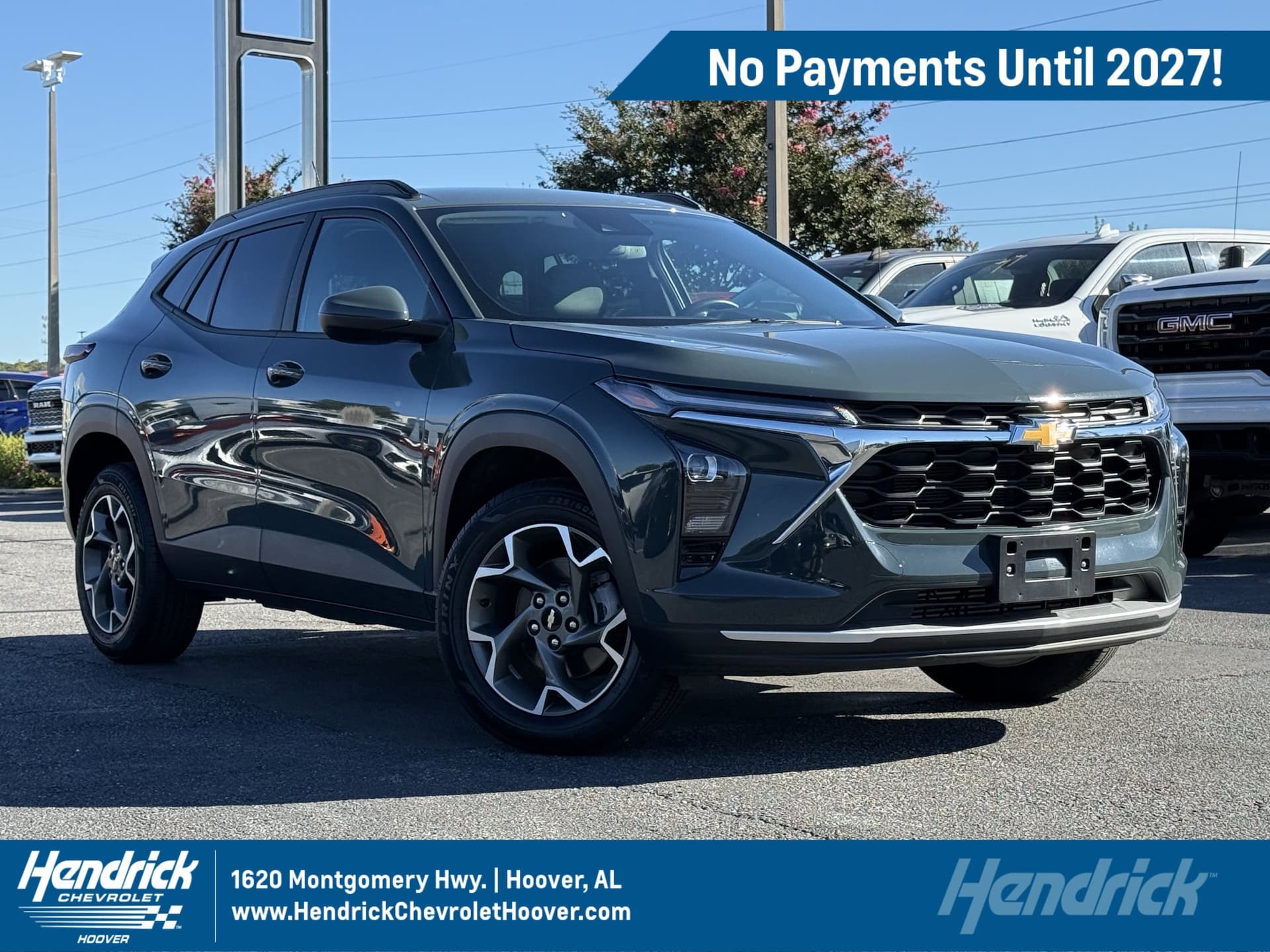 2025 Chevrolet Trax Base — photo 1 of 36
