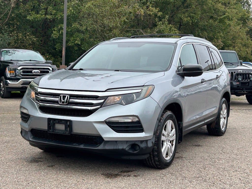 2017 Honda Pilot LX — photo 1 of 9
