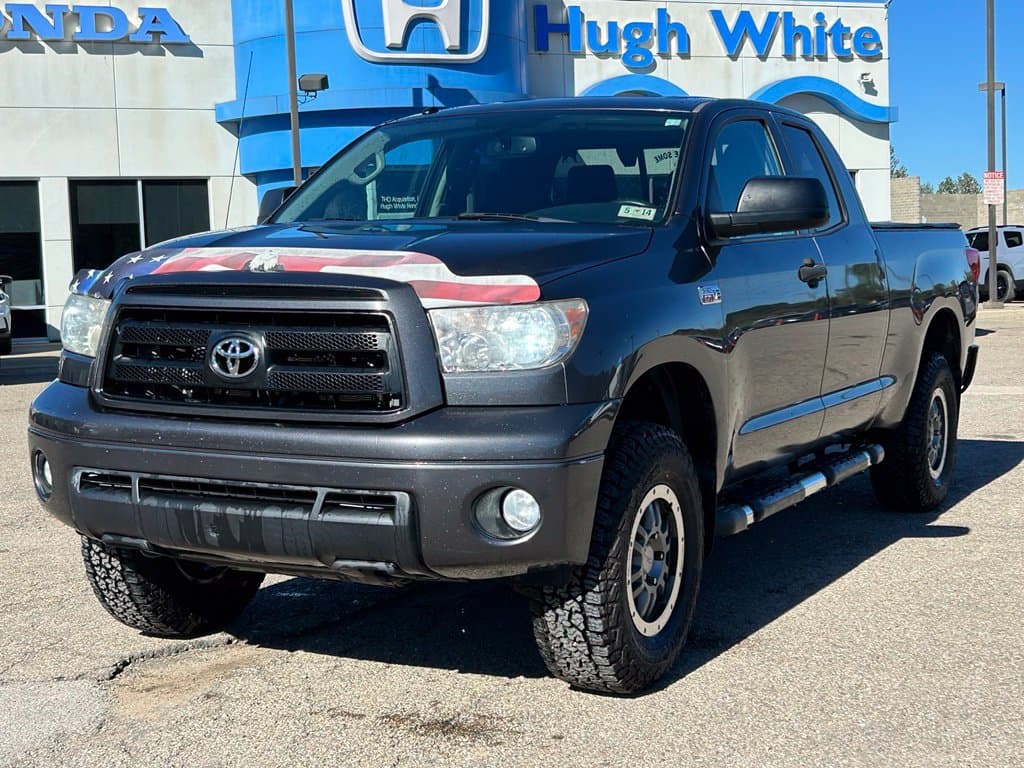 2013 Toyota Tundra 4WD Truck Base — photo 1 of 8