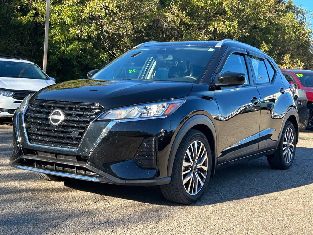 2022 Nissan Kicks SV — photo 1 of 8