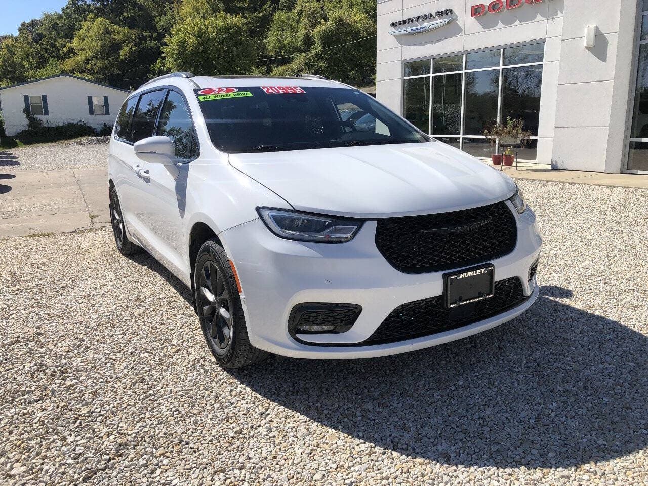 2022 Chrysler Pacifica Touring L — photo 1 of 31