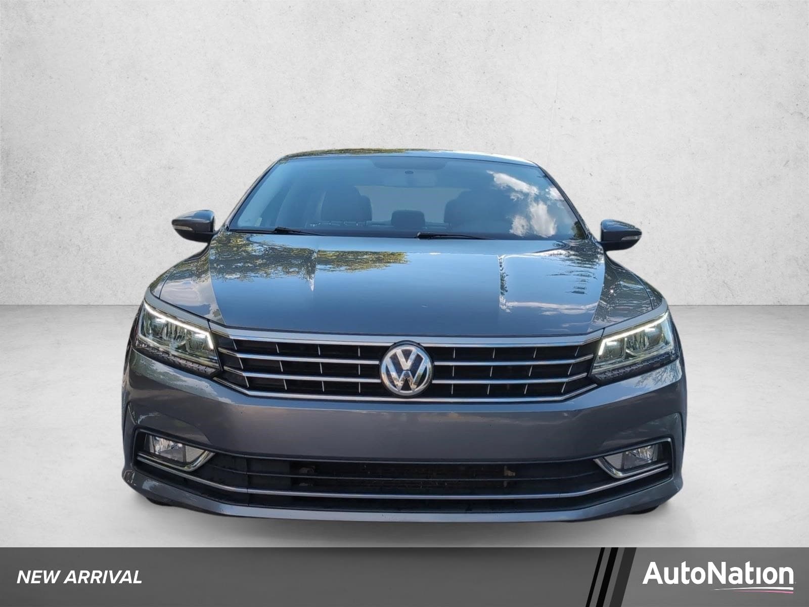 2018 Volkswagen Passat 2.0T SE — photo 1 of 30