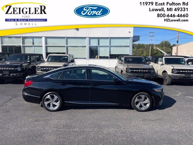 2018 Honda Accord Sedan Base — photo 1 of 32