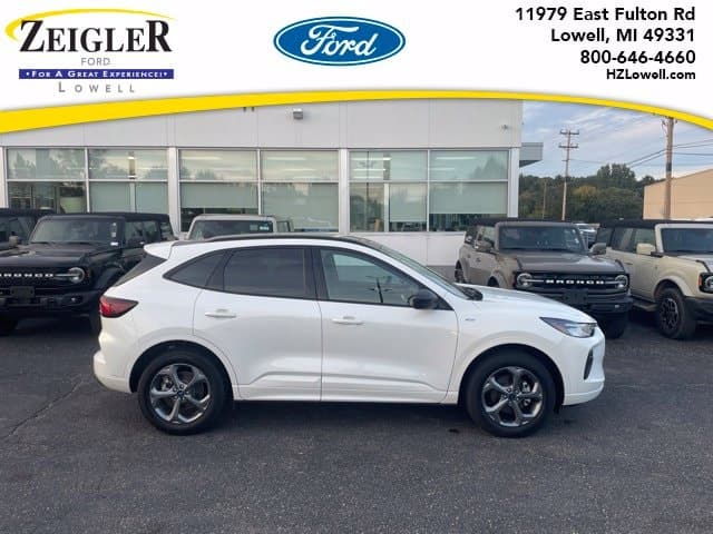 2024 Ford Escape ST-Line — photo 1 of 32