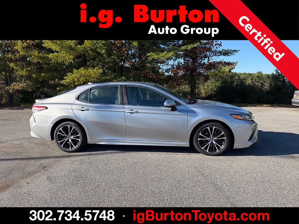 2019 Toyota Camry SE — photo 1 of 2