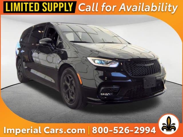 2023 Chrysler Pacifica Hybrid Limited — photo 1 of 12