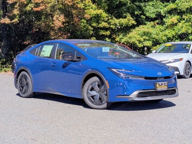 2027 Toyota Prius Plug-In Hybrid SE — photo 1 of 52