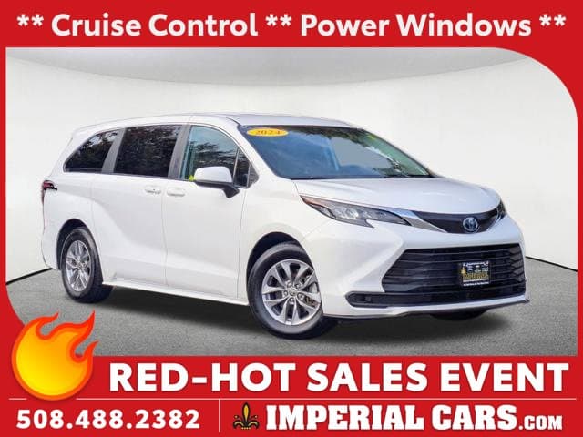 2024 Toyota Sienna LE — photo 1 of 30