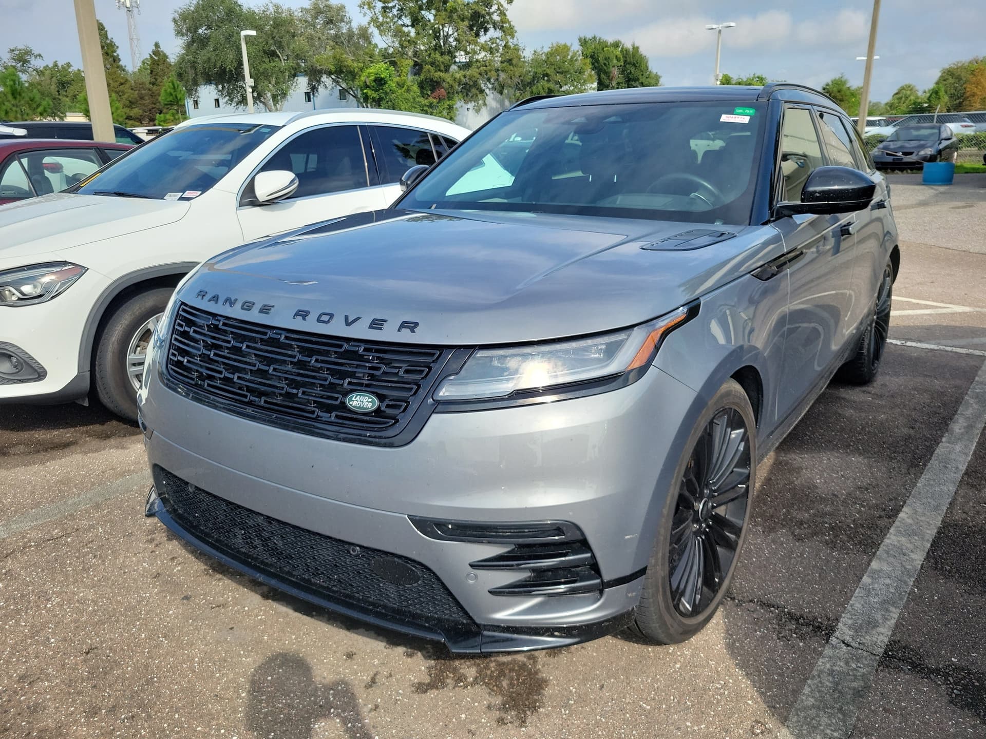 2024 Land Rover Range Rover Velar Dynamic SE — photo 1 of 6