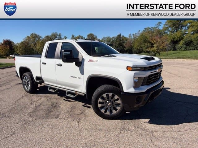 2024 Chevrolet Silverado 2500HD Custom — photo 1 of 4