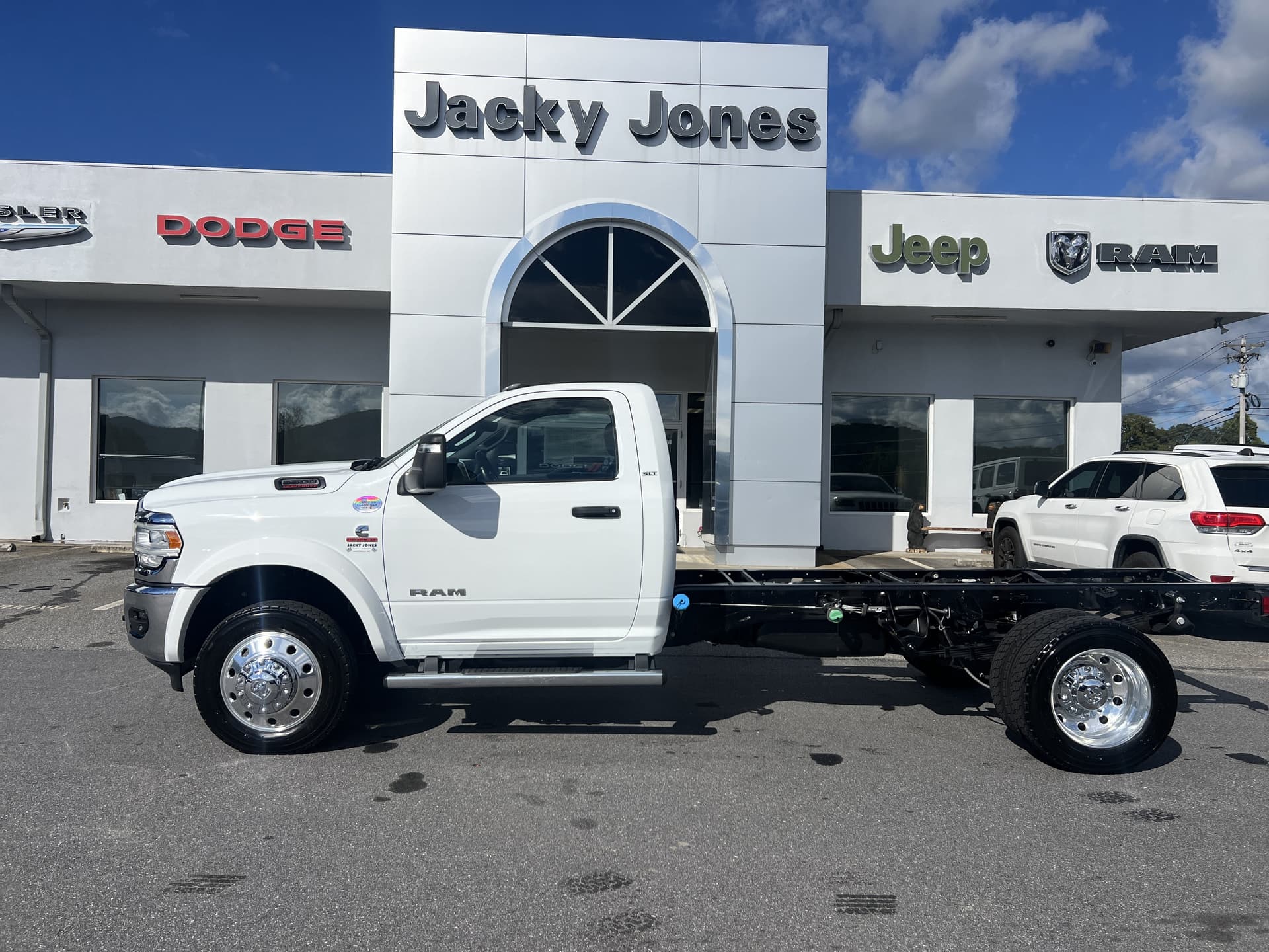 2023 RAM 5500 Chassis Cab SLT — photo 1 of 31