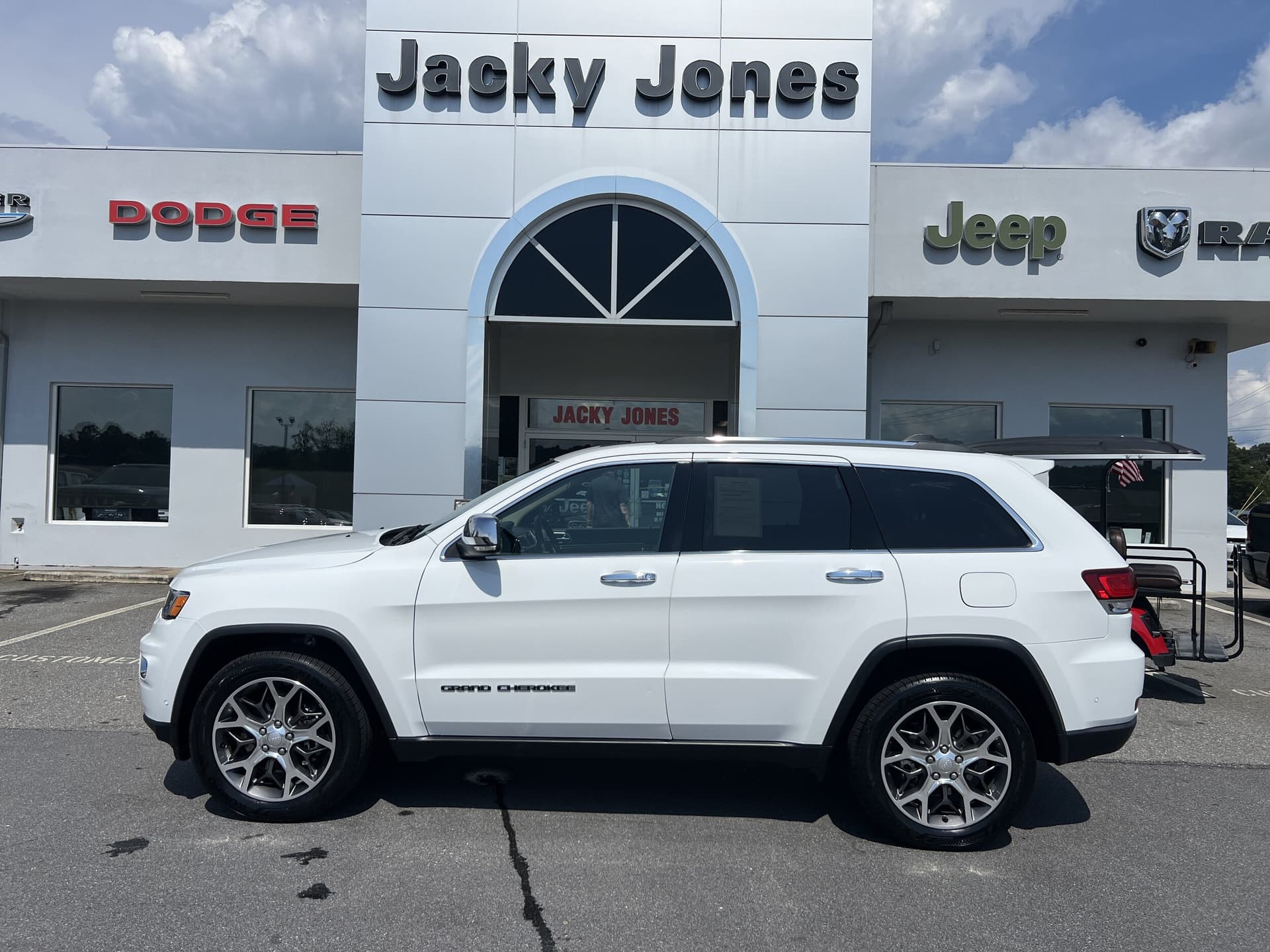 2021 Jeep Grand Cherokee Limited — photo 1 of 32