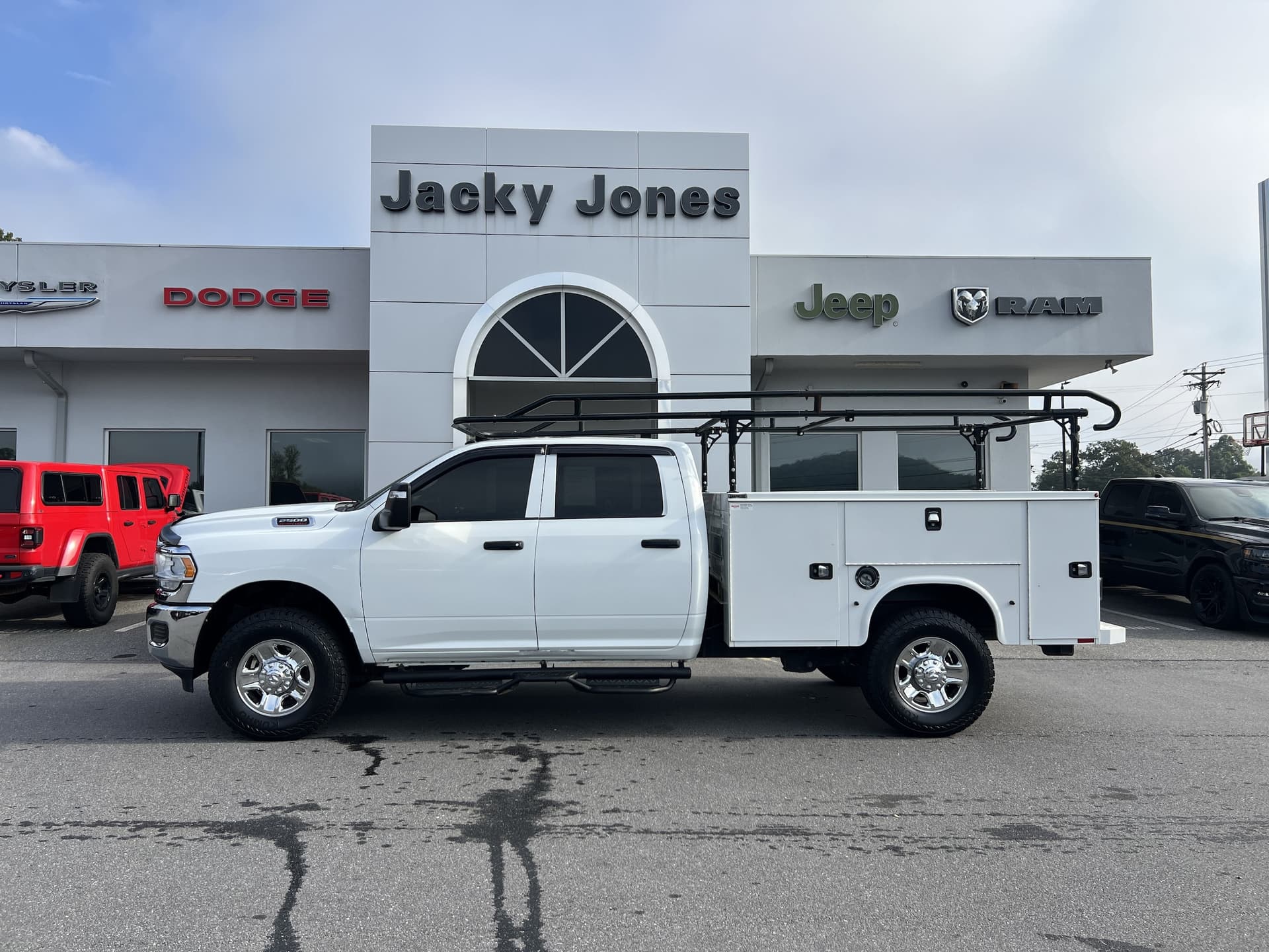 2024 RAM 2500 Tradesman — photo 1 of 34