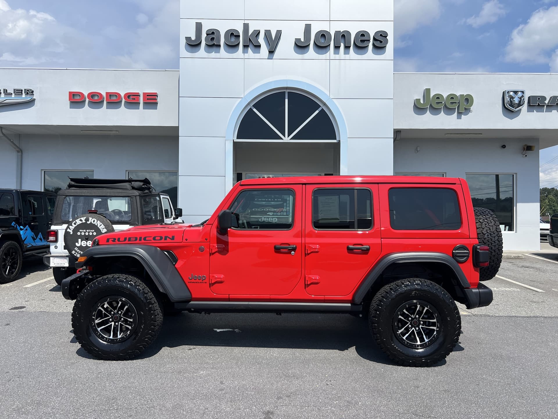 2025 Jeep Wrangler Rubicon — photo 1 of 35