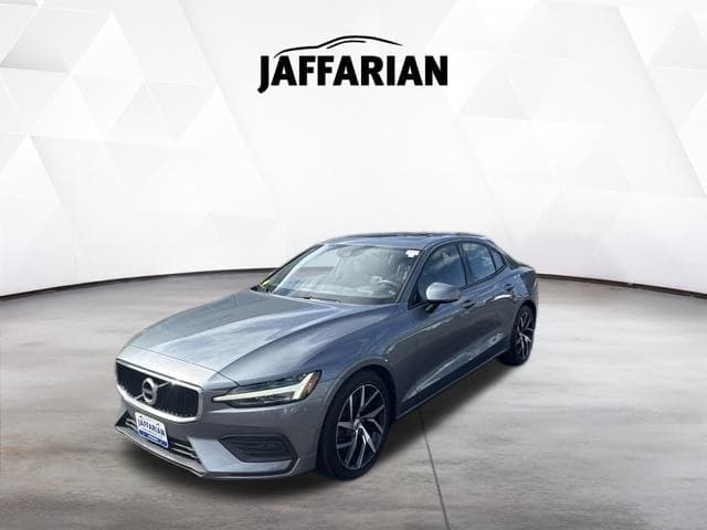 2020 Volvo S60 Momentum — photo 1 of 5