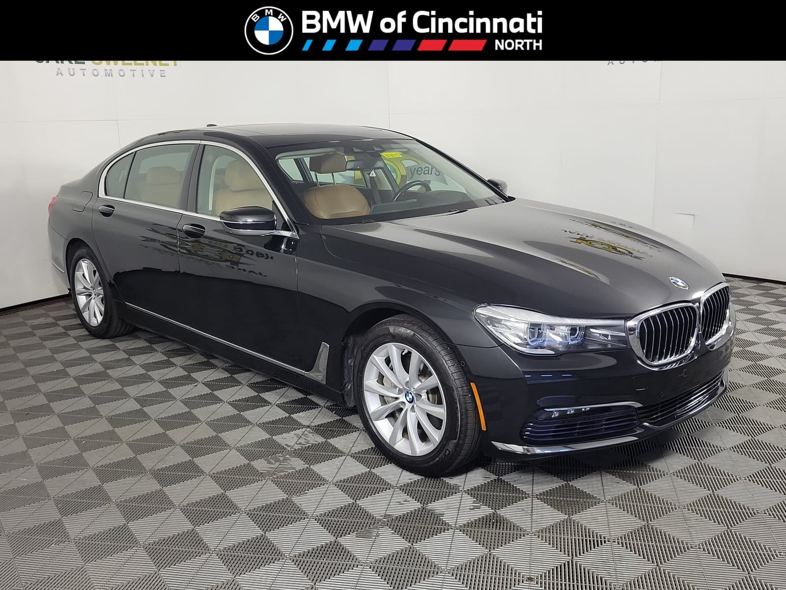 2017 BMW 7 Series 740i xDrive — photo 1 of 8