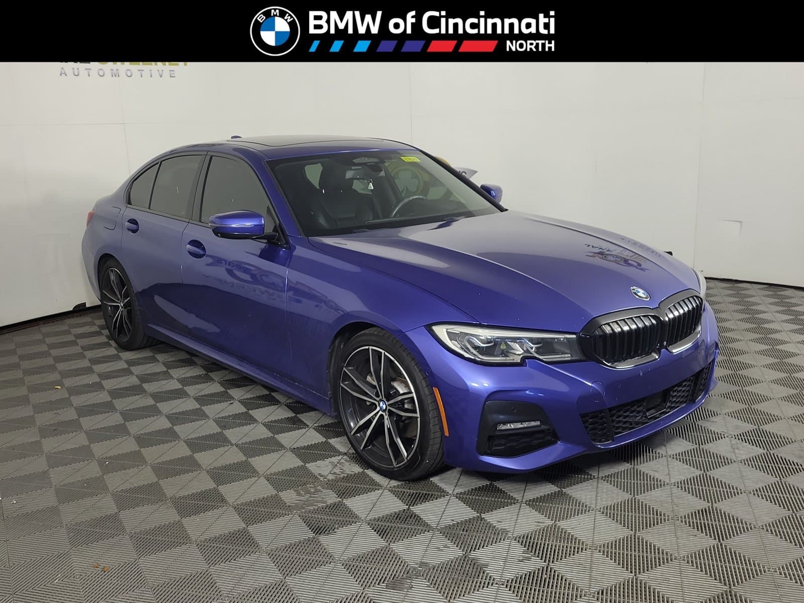 2019 BMW 3 Series 330i xDrive — photo 1 of 8