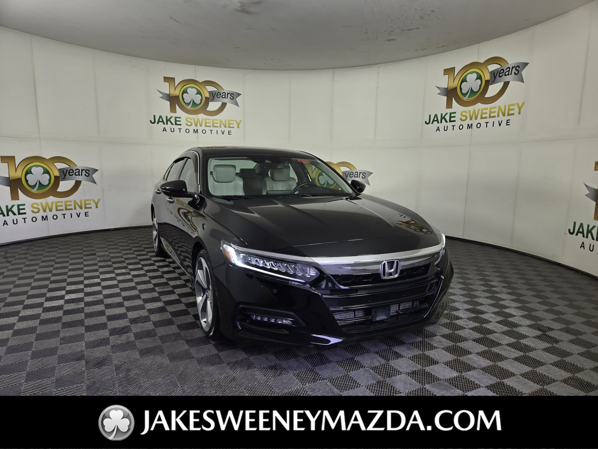 2018 Honda Accord Sedan Touring 2.0T — photo 1 of 35