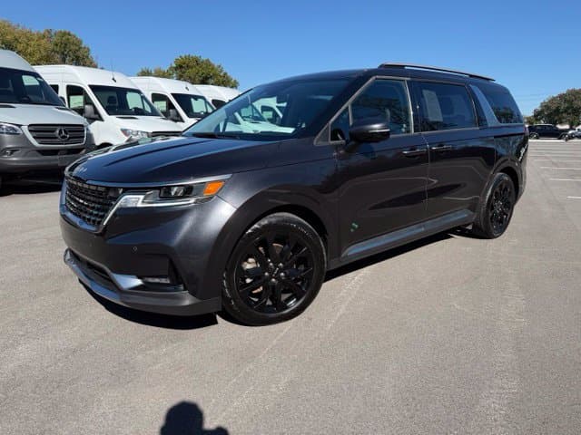2024 Kia Carnival SX — photo 1 of 24