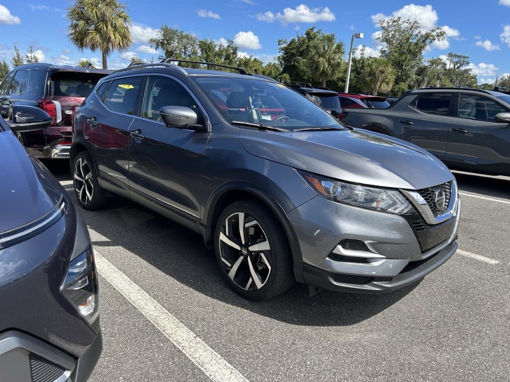 2022 Nissan Rogue Sport SL — photo 1 of 12