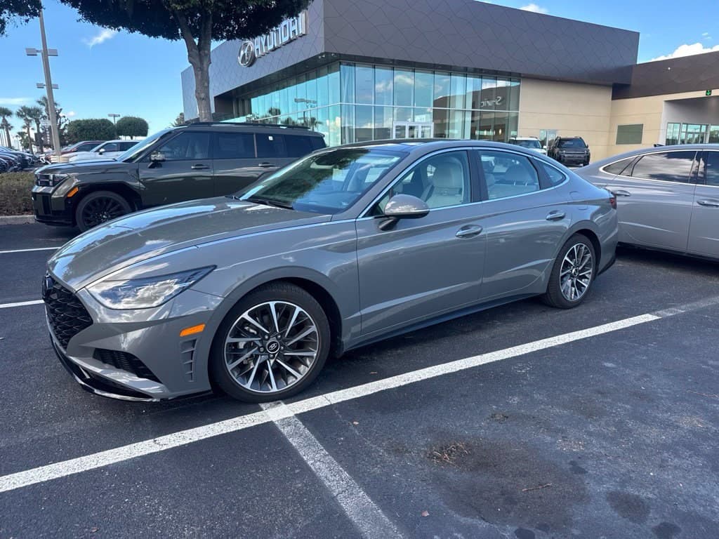 2022 Hyundai Sonata Limited — photo 1 of 3