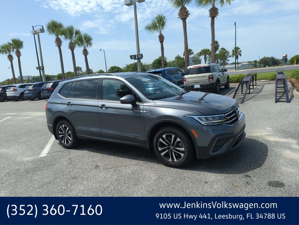 2023 Volkswagen Tiguan Base — photo 1 of 48
