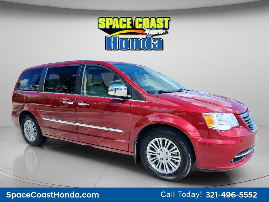 2015 Chrysler Town & Country Touring-L — photo 1 of 37