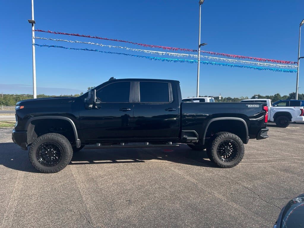 2025 Chevrolet Silverado 2500HD LT — photo 1 of 10