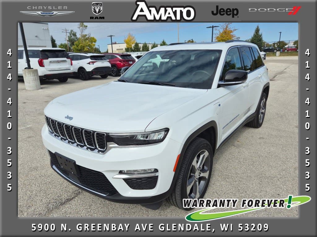 2023 Jeep Grand Cherokee Base — photo 1 of 11