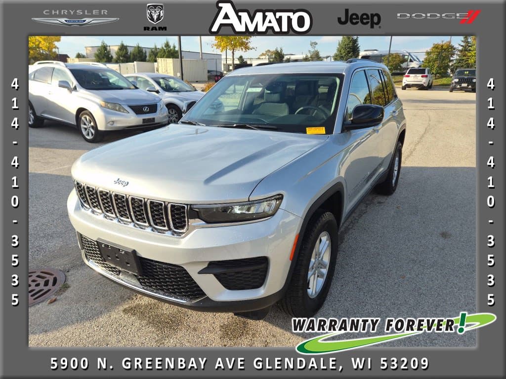 2023 Jeep Grand Cherokee Laredo — photo 1 of 11