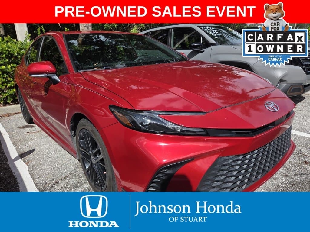 2025 Toyota Camry SE — photo 1 of 5