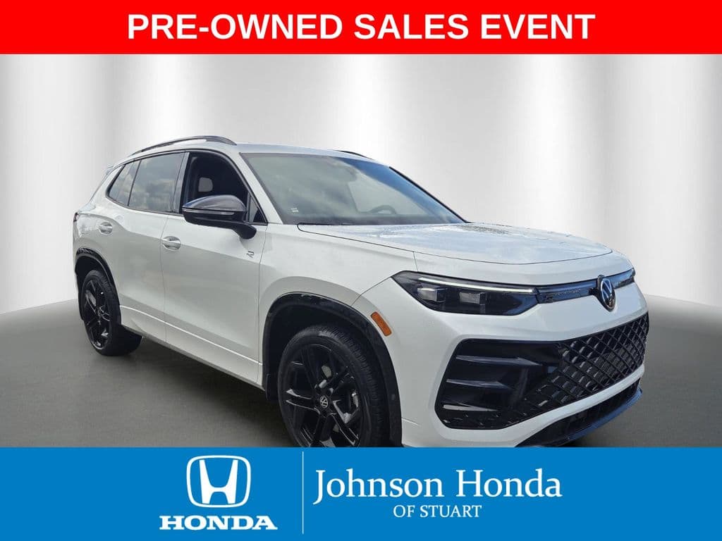 2025 Volkswagen Tiguan SE R-Line Black — photo 1 of 31