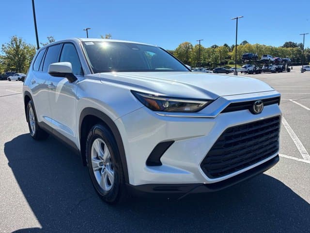 2025 Toyota Grand Highlander LE — photo 1 of 29