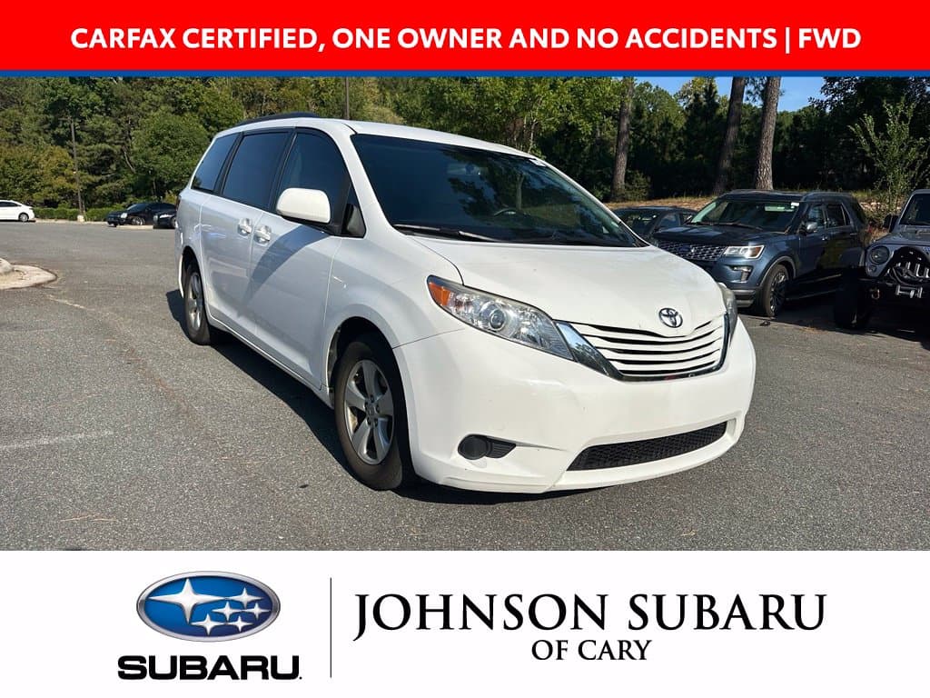 2015 Toyota Sienna LE — photo 1 of 20