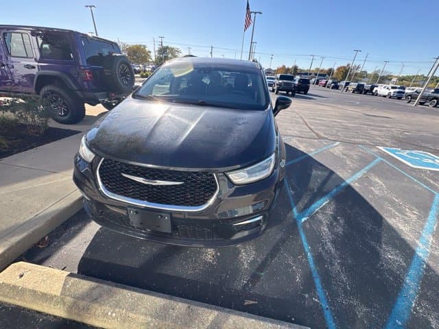 2021 Chrysler Pacifica Touring L — photo 1 of 5