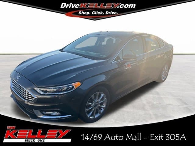 2017 Ford Fusion SE — photo 1 of 18