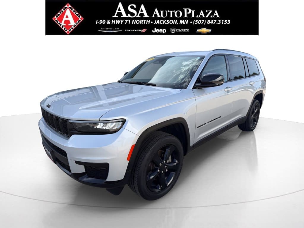 2023 Jeep Grand Cherokee L Altitude — photo 1 of 35