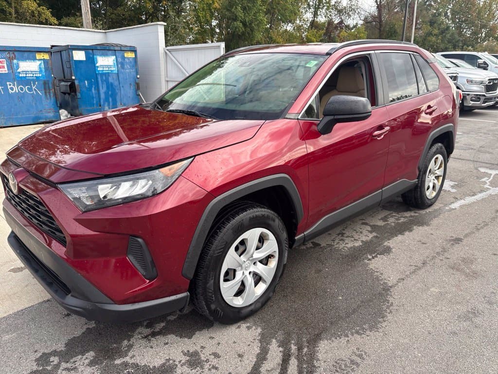 2019 Toyota RAV4 LE — photo 1 of 18