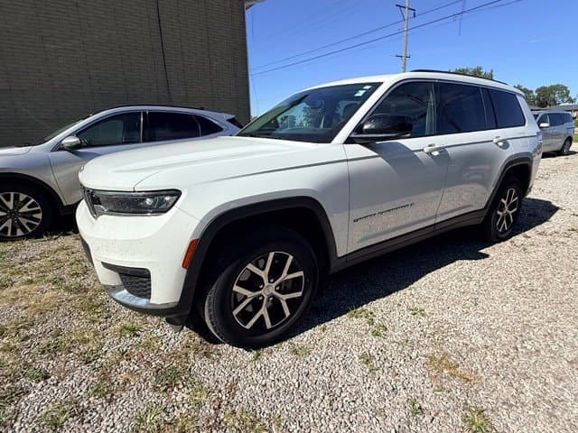 2023 Jeep Grand Cherokee L Limited — photo 1 of 16