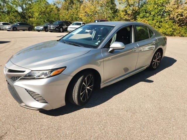 2019 Toyota Camry SE — photo 1 of 14