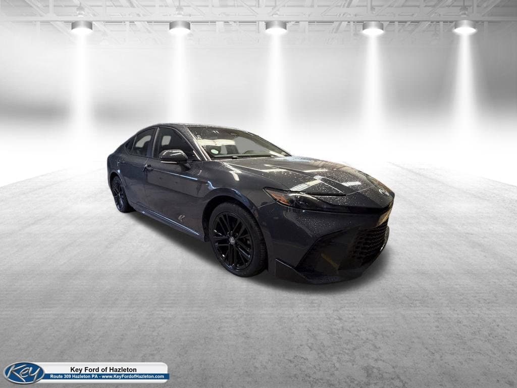 2025 Toyota Camry SE — photo 1 of 28