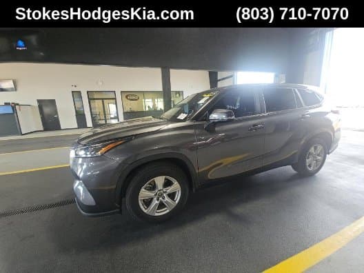 2024 Toyota Highlander LE — photo 1 of 5