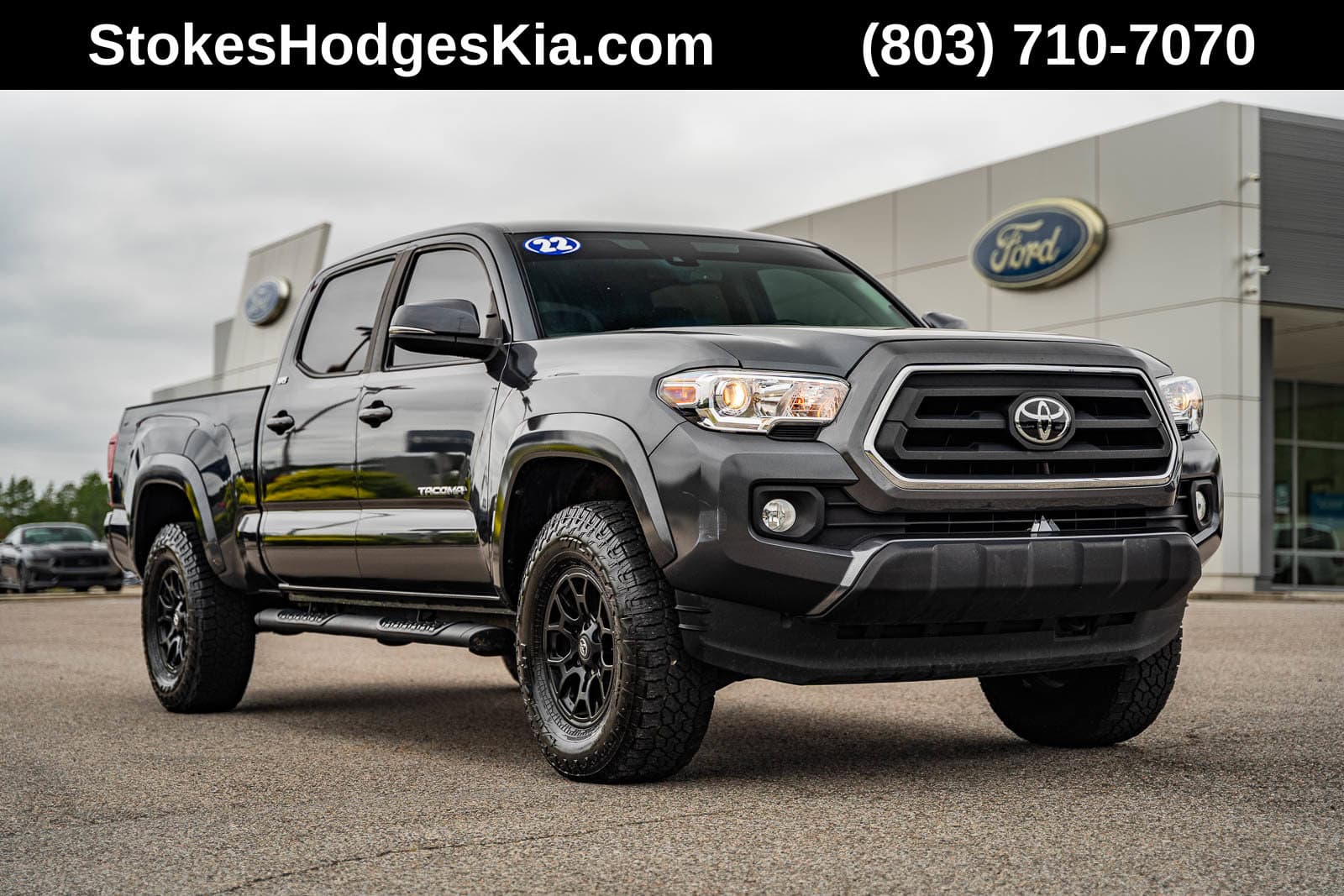 2022 Toyota Tacoma 2WD SR5 — photo 1 of 32