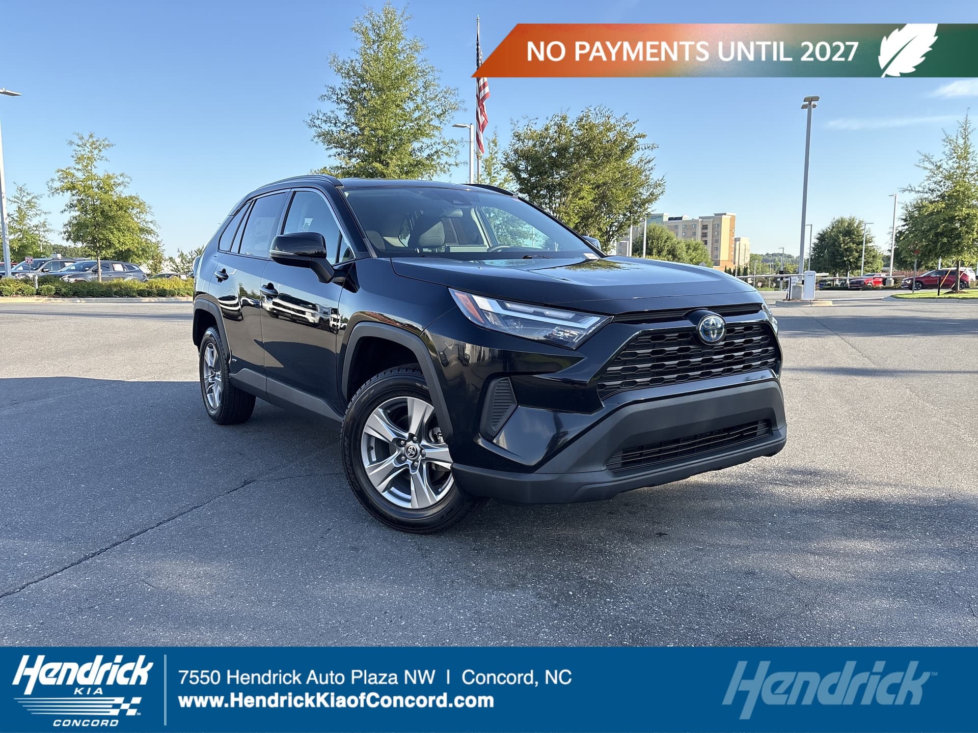 2023 Toyota RAV4 Hybrid XLE — photo 1 of 36
