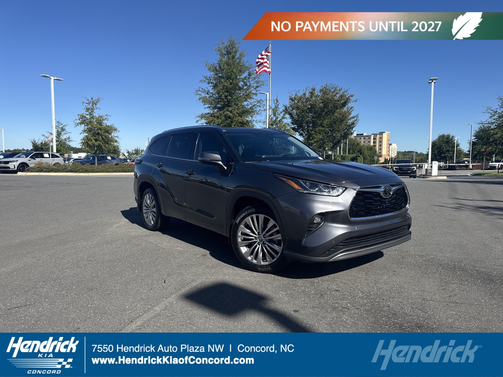 2024 Toyota Highlander Platinum — photo 1 of 38