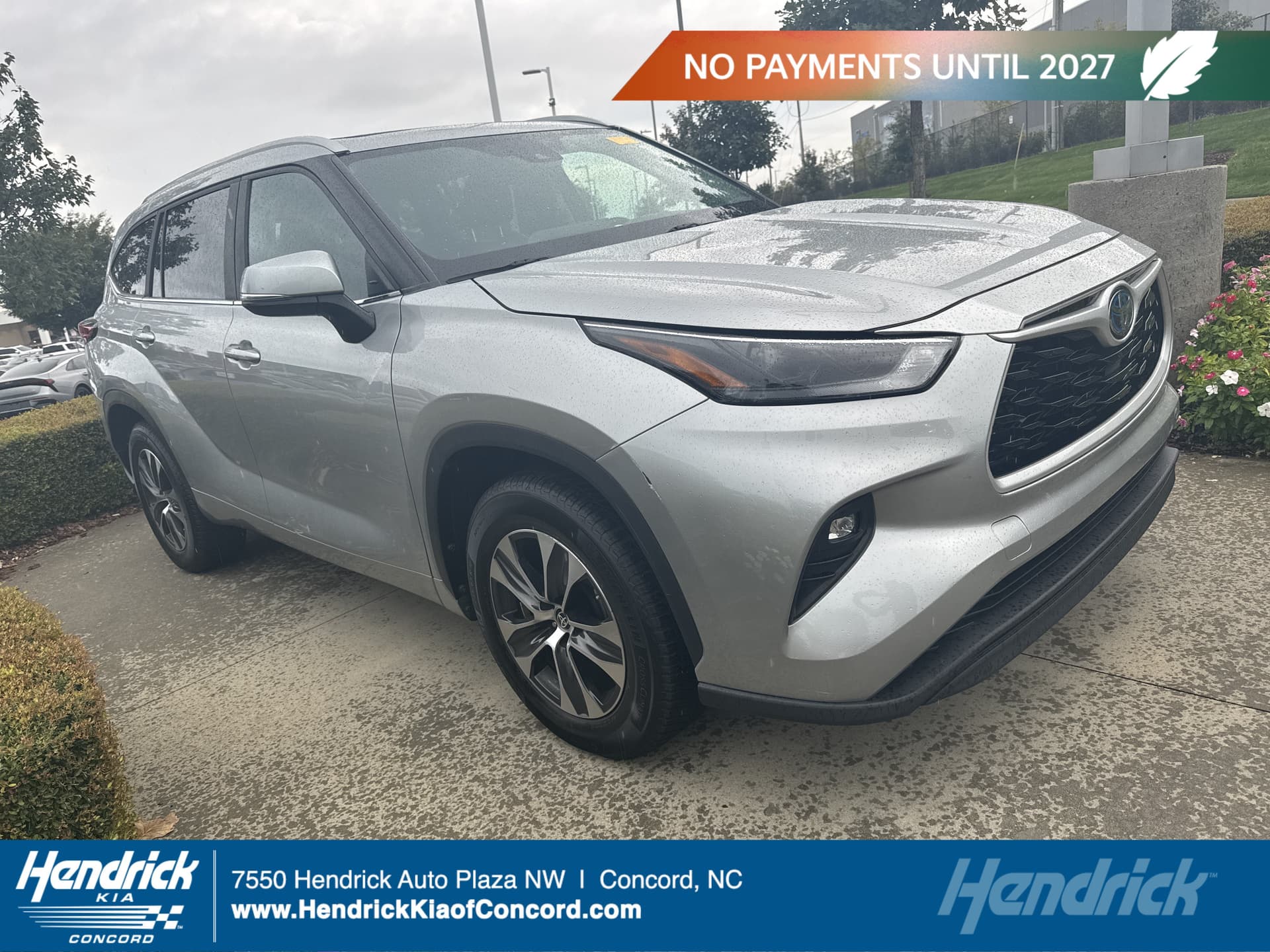 2023 Toyota Highlander Hybrid XLE — photo 1 of 10