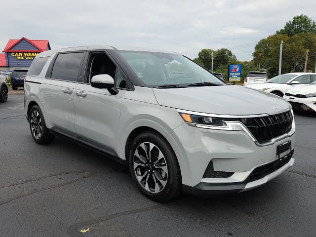 2024 Kia Carnival EX — photo 1 of 30