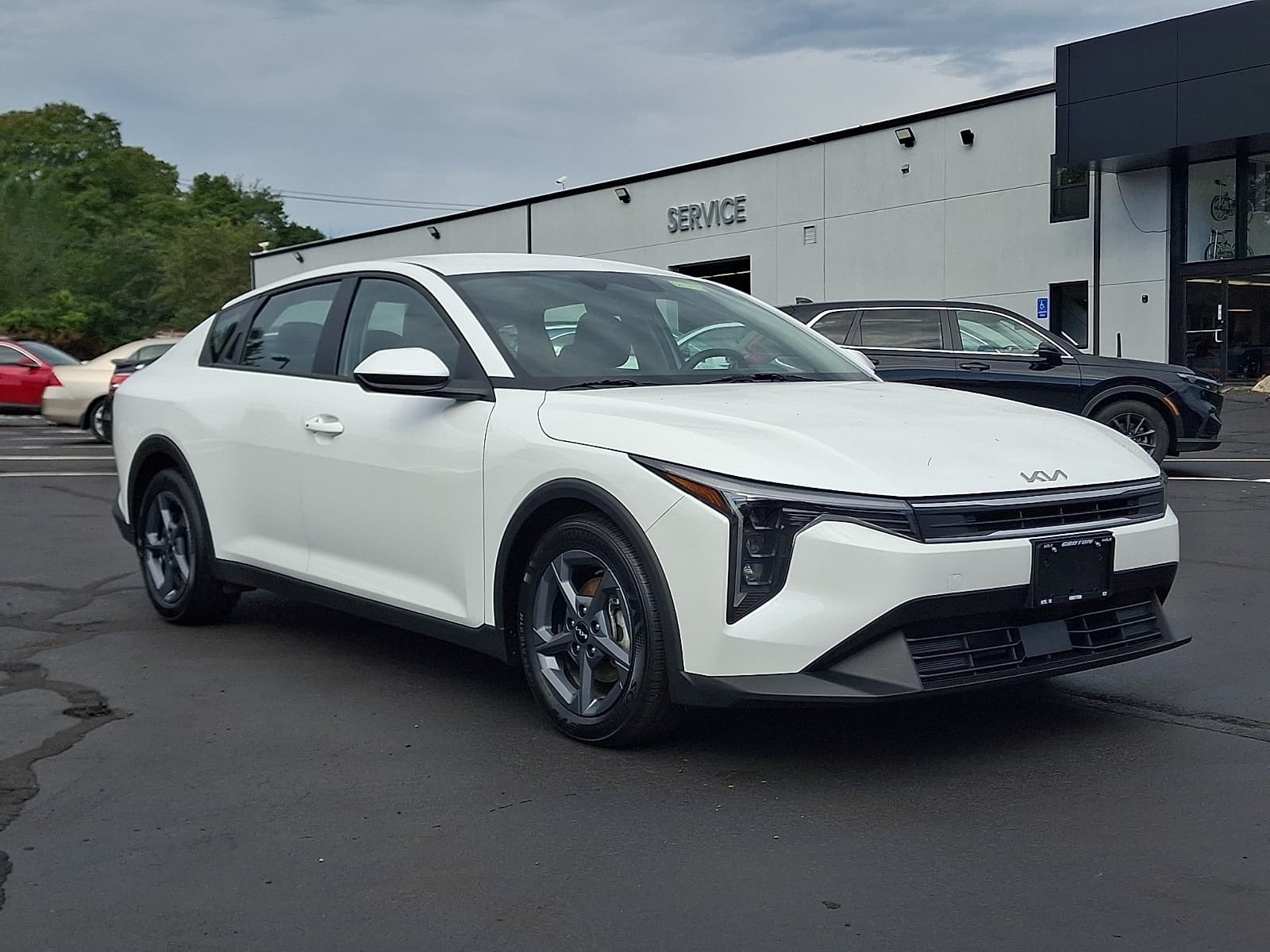 2025 Kia K4 LXS — photo 1 of 30