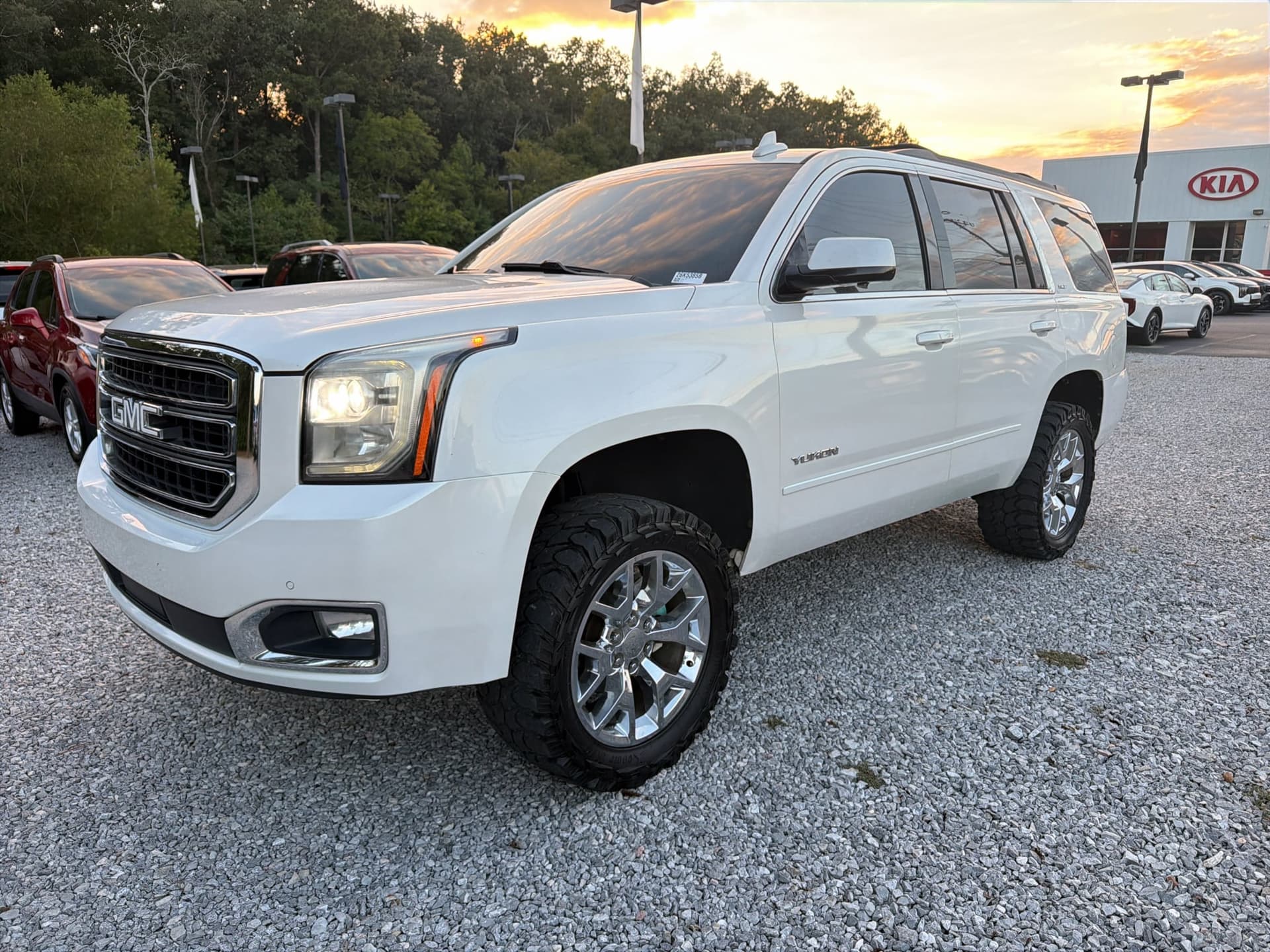 2018 GMC Yukon SLT — photo 1 of 30